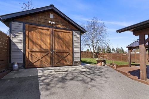 415 16Th Avenue, Creston, BC - Outdoor With Exterior