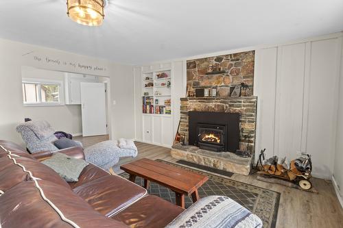 13507 3A Highway, Boswell, BC - Indoor Photo Showing Living Room With Fireplace
