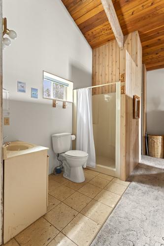 13507 3A Highway, Boswell, BC - Indoor Photo Showing Bathroom