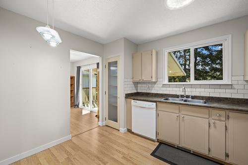 2085 Ruby Road, Kelowna, BC - Indoor Photo Showing Kitchen With Double Sink