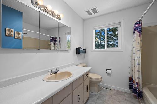 2085 Ruby Road, Kelowna, BC - Indoor Photo Showing Bathroom