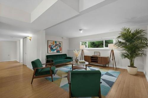 2085 Ruby Road, Kelowna, BC - Indoor Photo Showing Living Room