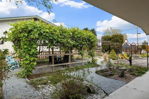 2085 Ruby Road, Kelowna, BC - Outdoor