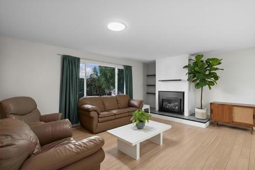 2085 Ruby Road, Kelowna, BC - Indoor Photo Showing Living Room With Fireplace