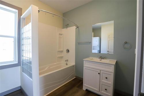 12 Levine Boulevard, Moosehorn, MB - Indoor Photo Showing Bathroom