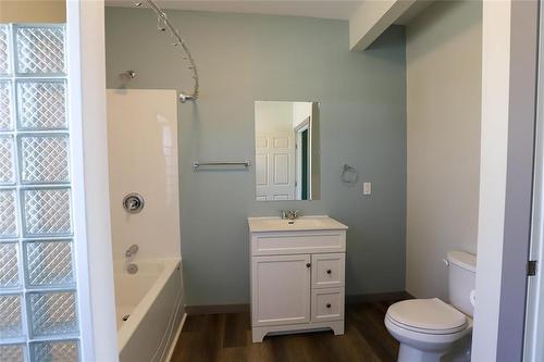 12 Levine Boulevard, Moosehorn, MB - Indoor Photo Showing Bathroom