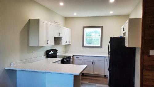 12 Levine Boulevard, Moosehorn, MB - Indoor Photo Showing Kitchen