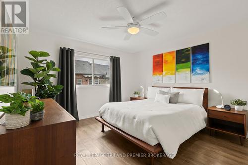 20 - 215 North Centre Road, London North (North B), ON - Indoor Photo Showing Bedroom