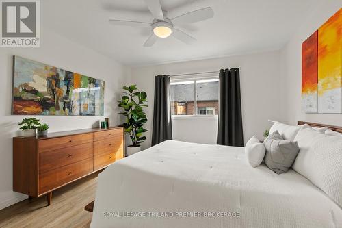 20 - 215 North Centre Road, London North (North B), ON - Indoor Photo Showing Bedroom