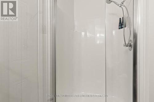 20 - 215 North Centre Road, London North (North B), ON - Indoor Photo Showing Bathroom