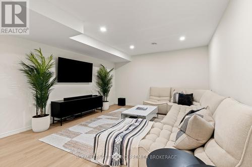 20 - 215 North Centre Road, London North (North B), ON - Indoor