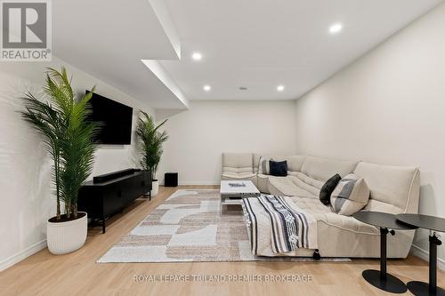 20 - 215 North Centre Road, London North (North B), ON - Indoor