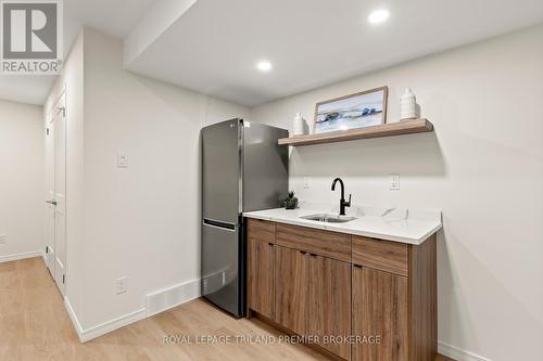 20 - 215 North Centre Road, London North (North B), ON - Indoor