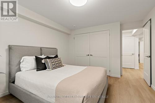 20 - 215 North Centre Road, London North (North B), ON - Indoor Photo Showing Bedroom