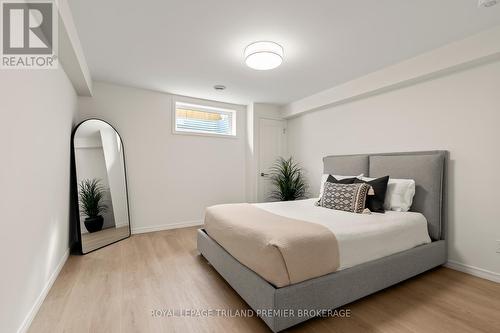 20 - 215 North Centre Road, London North (North B), ON - Indoor Photo Showing Bedroom