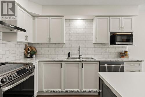 20 - 215 North Centre Road, London North (North B), ON - Indoor Photo Showing Kitchen With Double Sink With Upgraded Kitchen