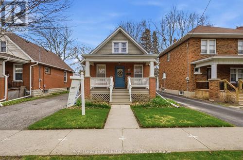 26 ARLINGTON AVENUE  Oshawa, ON L1G 2N4