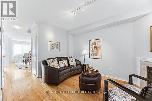 3478 Covent Crescent, Mississauga, ON - Indoor Photo Showing Living Room