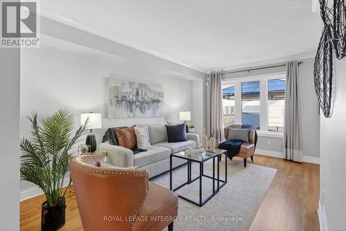 33 Grammercy Park, Ottawa, ON - Indoor Photo Showing Living Room
