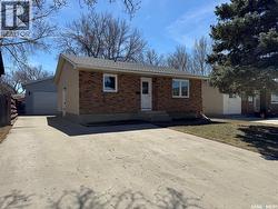 1915 7th AVENUE E  Regina, SK S4N 4M7