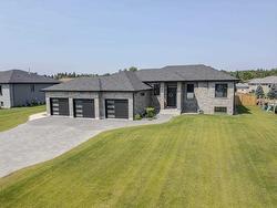 2111 Magnolia Drive Thunder Bay, ON P7K 0J3