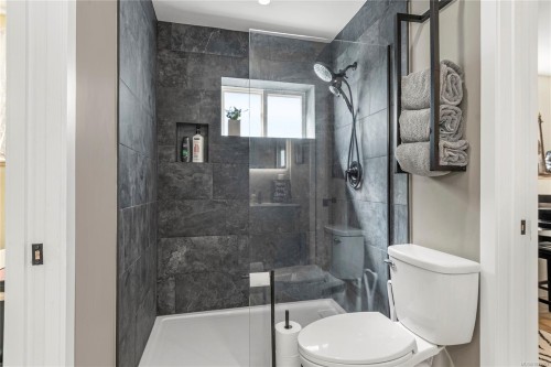 613 Nootka St, Comox, BC 