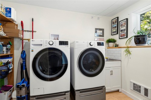 613 Nootka St, Comox, BC 