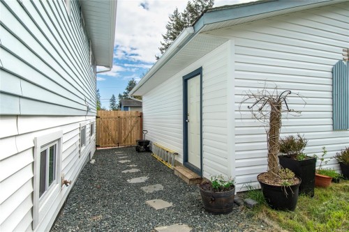 613 Nootka St, Comox, BC 