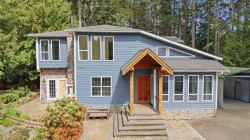 793 Parkheights Dr Sooke, BC V9Z 1B5