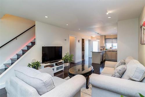 1212 Diplomat Dr, Winnipeg, MB 