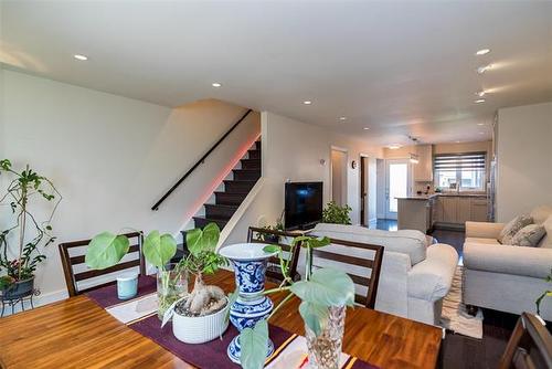 1212 Diplomat Dr, Winnipeg, MB 