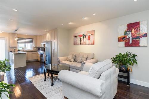 1212 Diplomat Dr, Winnipeg, MB 