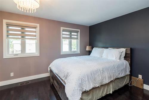 1212 Diplomat Dr, Winnipeg, MB 