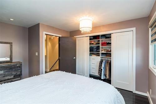 1212 Diplomat Dr, Winnipeg, MB 