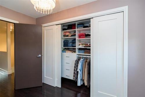 1212 Diplomat Dr, Winnipeg, MB 