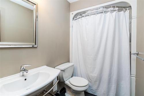 1212 Diplomat Dr, Winnipeg, MB 