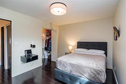 1212 Diplomat Dr, Winnipeg, MB 