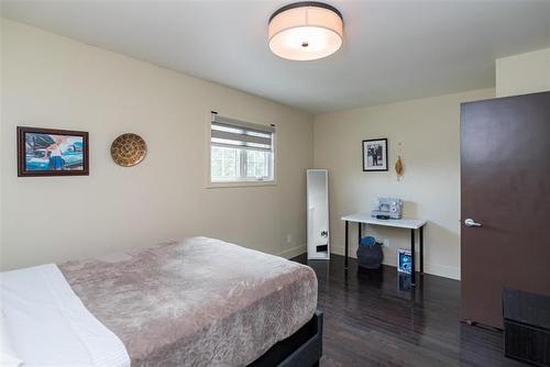 1212 Diplomat Dr, Winnipeg, MB 