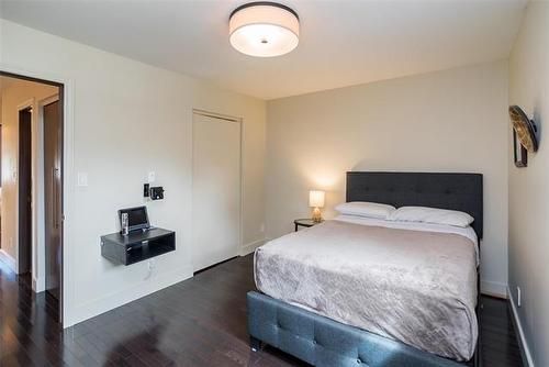 1212 Diplomat Dr, Winnipeg, MB 