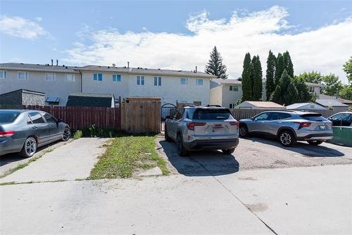 1212 Diplomat Dr, Winnipeg, MB 