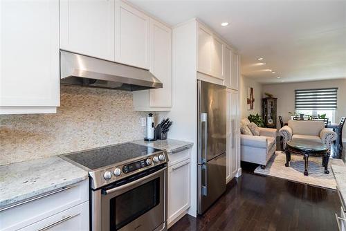 1212 Diplomat Dr, Winnipeg, MB 