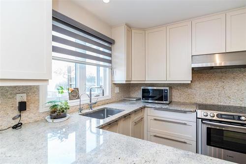 1212 Diplomat Dr, Winnipeg, MB 