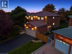 1093 SENLAC Court  Mississauga, ON L5V 1B8