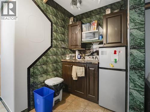 401 Parent, Windsor, ON - Indoor