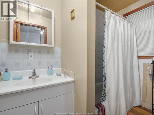 401 Parent, Windsor, ON - Indoor Photo Showing Bathroom