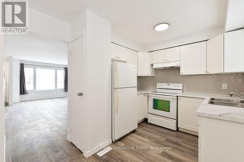 27 - 45 Gatewood Place, London East (East A), ON - Indoor Photo Showing Kitchen With Double Sink