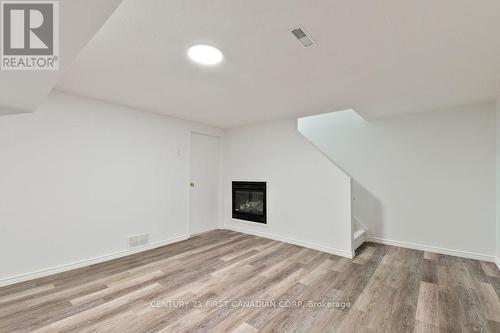 27 - 45 Gatewood Place, London East (East A), ON - Indoor Photo Showing Other Room With Fireplace