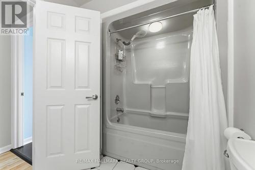 57 Rosemere Avenue, Ottawa, ON - Indoor Photo Showing Bathroom