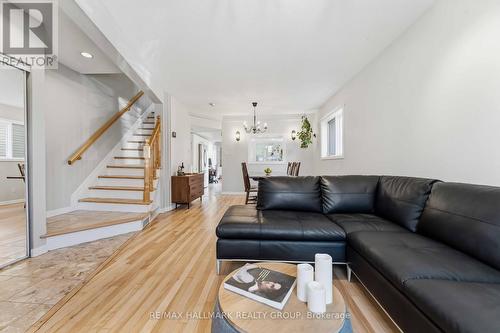 57 Rosemere Avenue, Ottawa, ON - Indoor Photo Showing Living Room