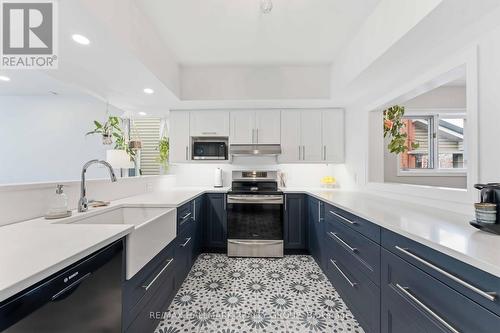57 Rosemere Avenue, Ottawa, ON - Indoor Photo Showing Kitchen With Upgraded Kitchen
